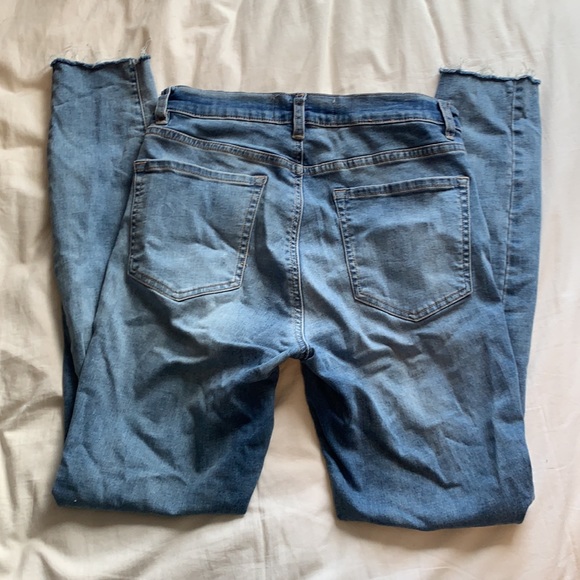Mid/high rise light wash skinny jeans with small rips - Picture 4 of 4